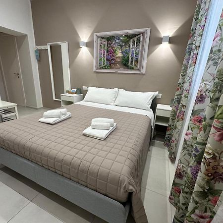Di Passaggio Hotel Bari Bagian luar foto
