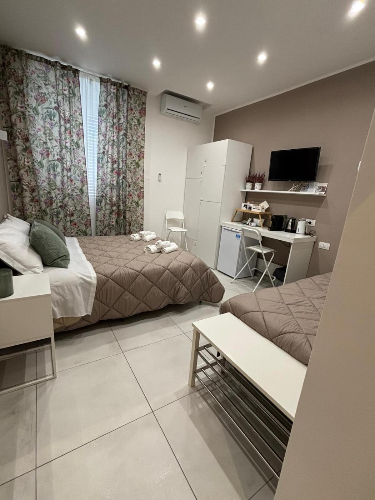 Di Passaggio Hotel Bari Bagian luar foto
