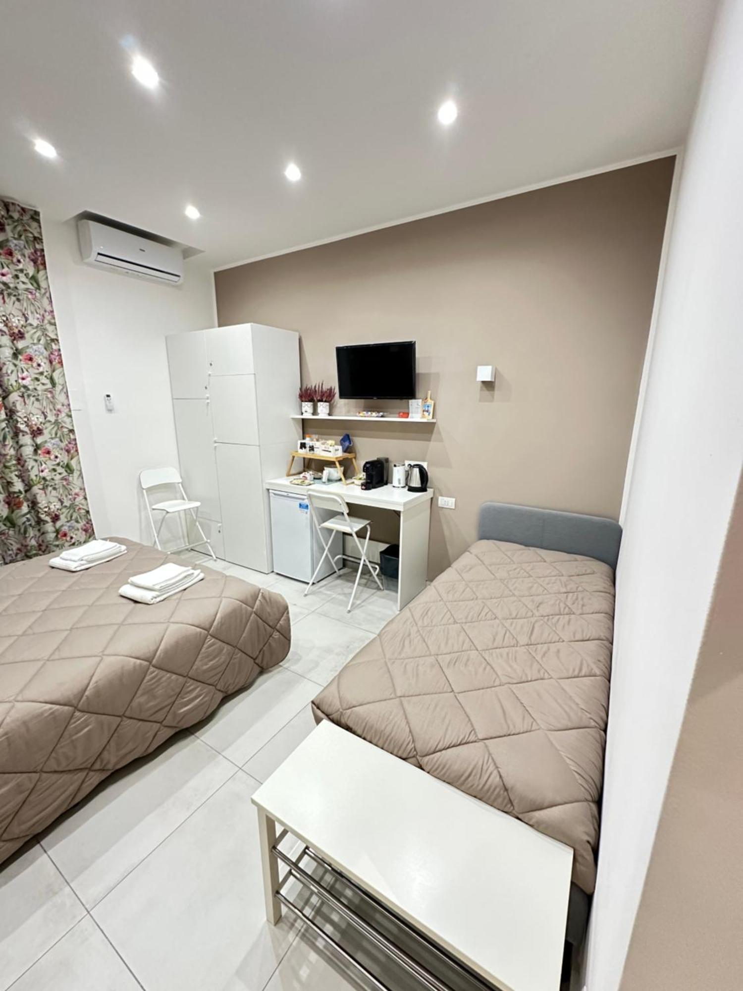 Di Passaggio Hotel Bari Bagian luar foto