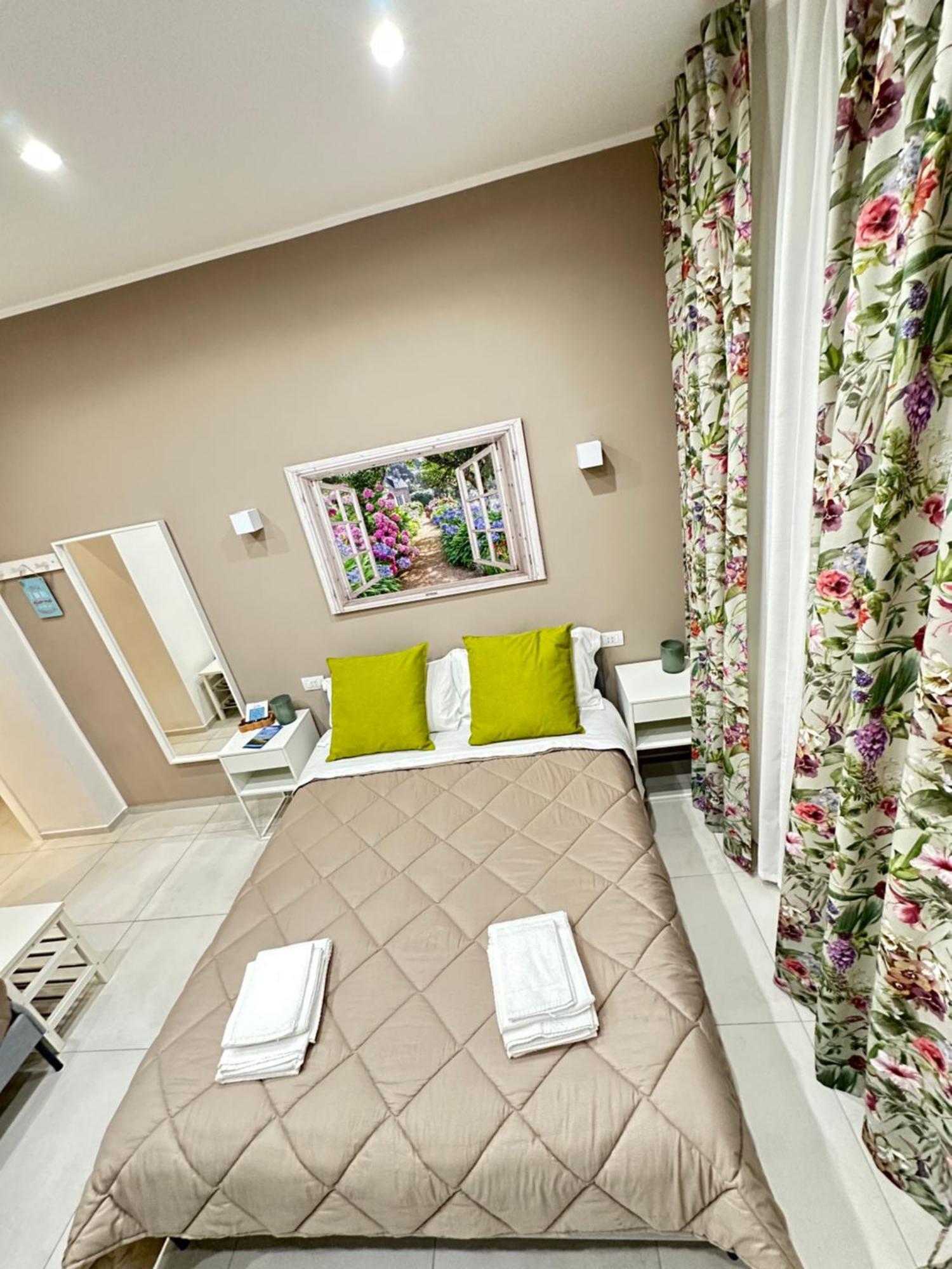 Di Passaggio Hotel Bari Bagian luar foto